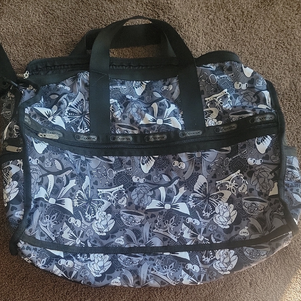 LESPORTSAC  Black and Gray Patterned TRAVEL DUFFLE WEEKENDER BAG